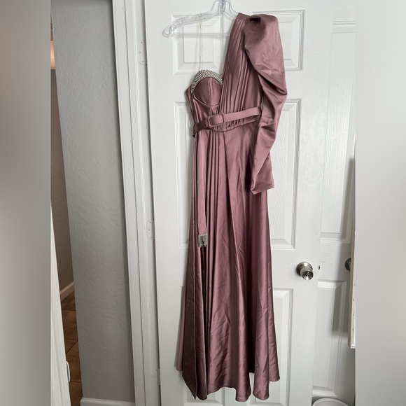 Elegant dress for special occasion! - Picture 2 of 3